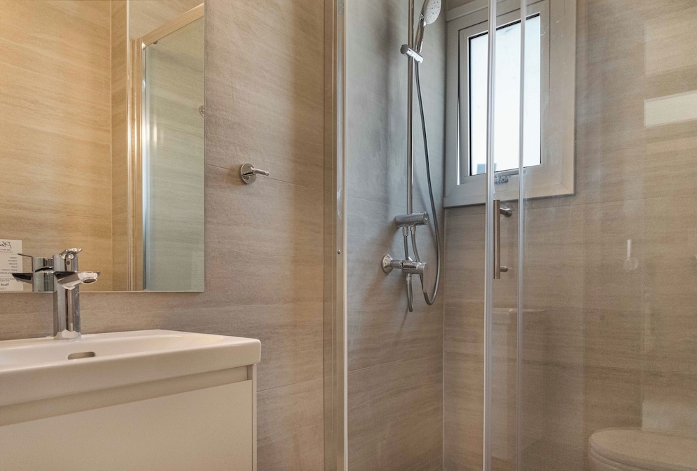 Phaedrus Living: Travertine Residences 102
