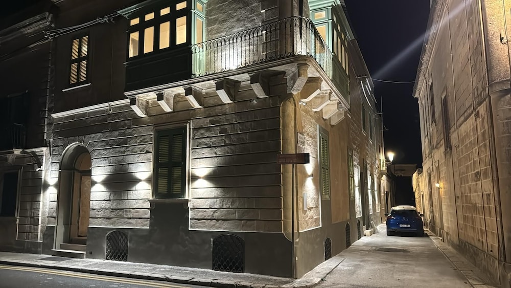 Howard House Hotel