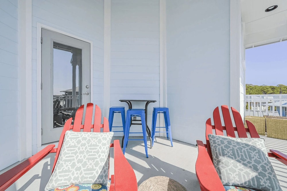 30A Emerald Waters by Avantstay Pool + Bikes + Bonfires