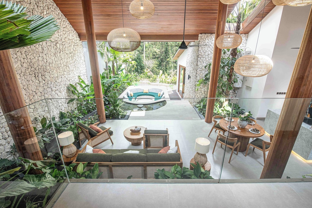 Luxury 2BR Retreat Jungle View Near Ubud Center