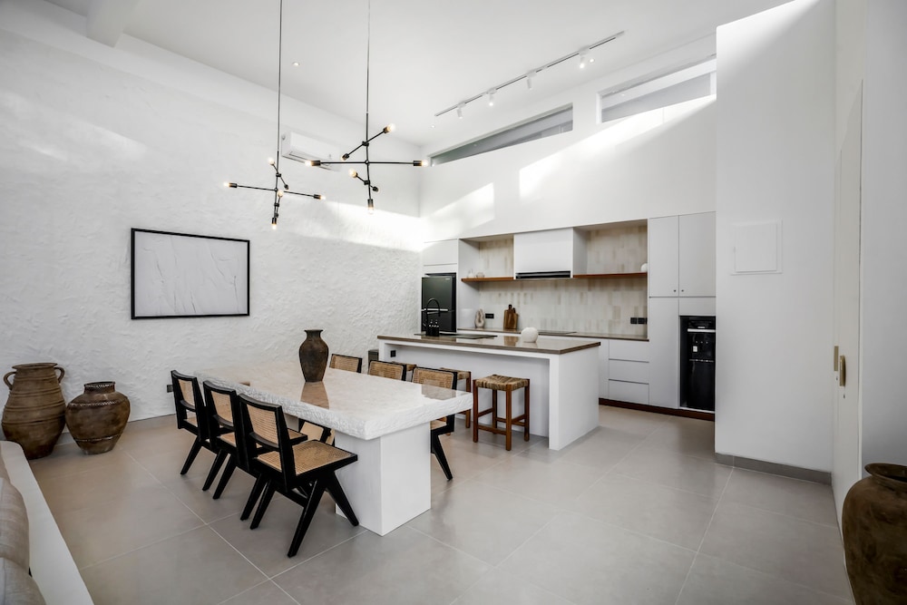 Apricot House by Alfred in Bali - Brand NEW Cozy 3BD Pool House Close to Bingin Beach