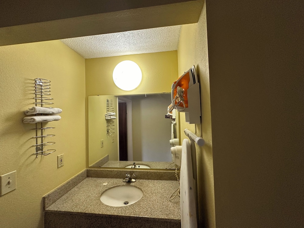Royal Inn - Property Image 20