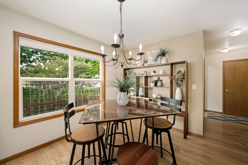 Shady Grove 4 King Beds, Dog Run & Outdoor Fun