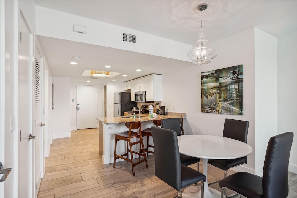 Oceana 301 East