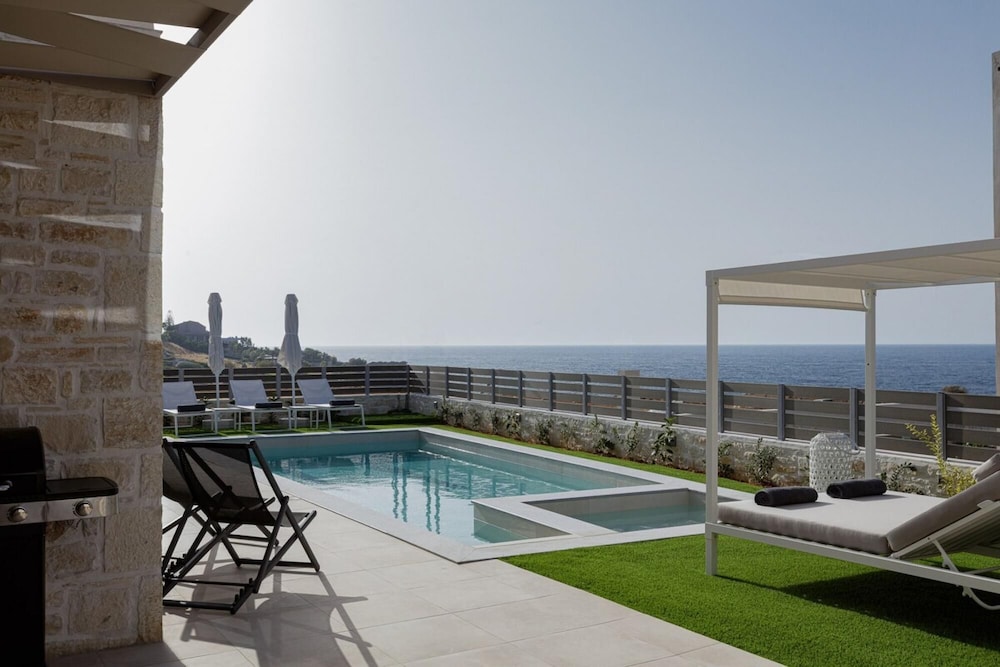 Dodici Luxury Villa - With Heated Pool view 4