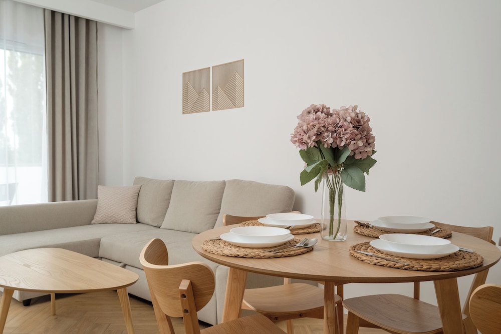 Latte Apartament Parking by Renters