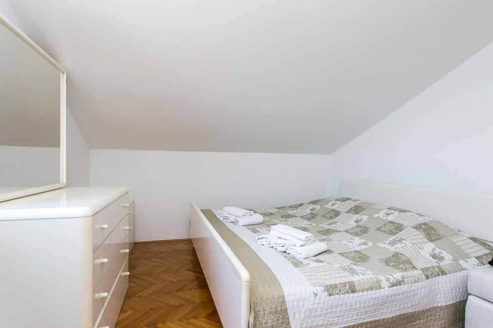Apartments Depozit - Dolores