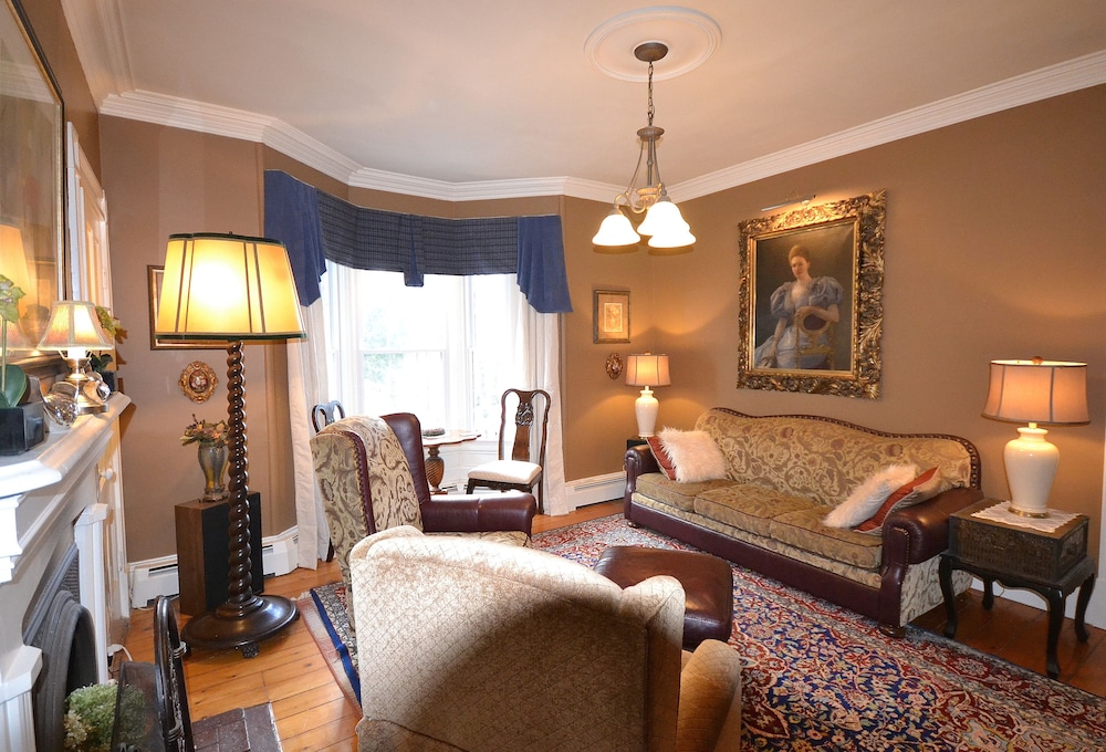 The Briarwood B&B