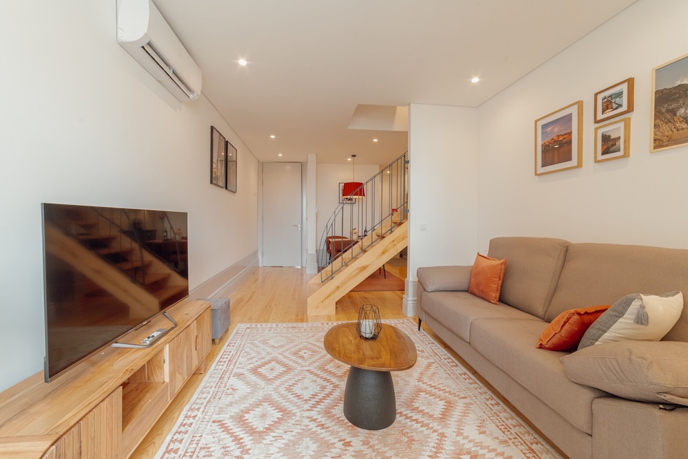 Heart OF Porto Apartment F Duplex by Vacationy
