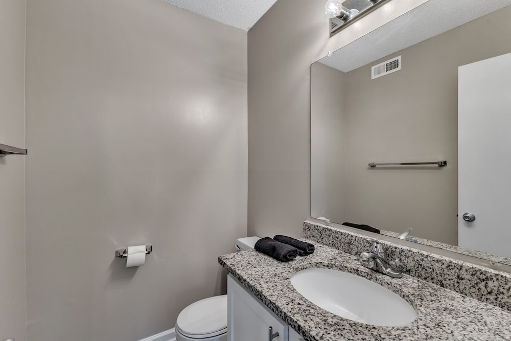 King 2BR Suite in Research Triangle Park