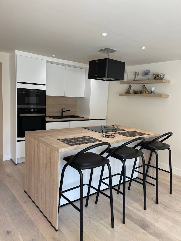 Modern Flat With Garden