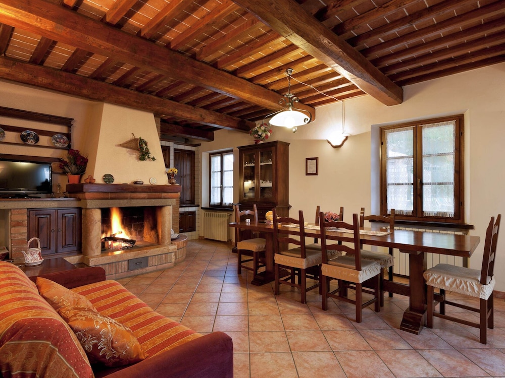 Modern Holiday Home in Foiano Della Chiana With Pool