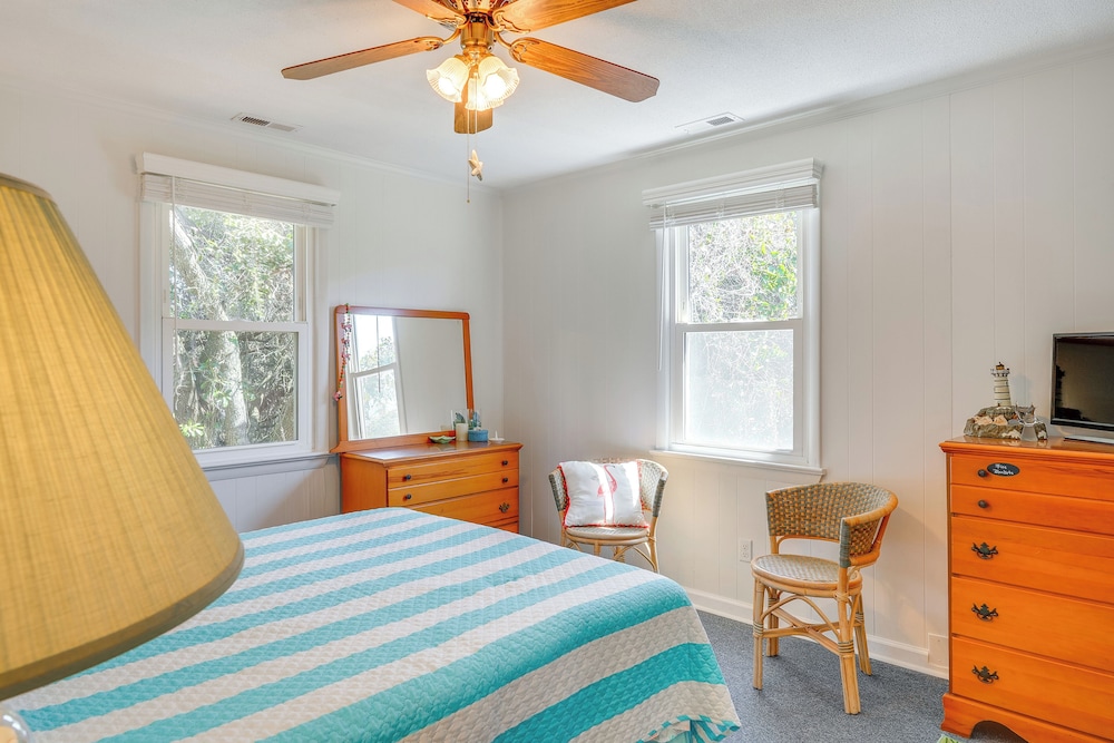 1 Mi to Avalon Pier: Charming Coastal Cottage!