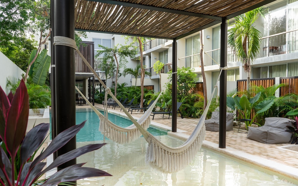 Luxury and Family condo in La Veleta view 3