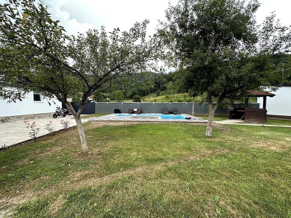 Rijeka Villa-Spacious 4BR with Pool