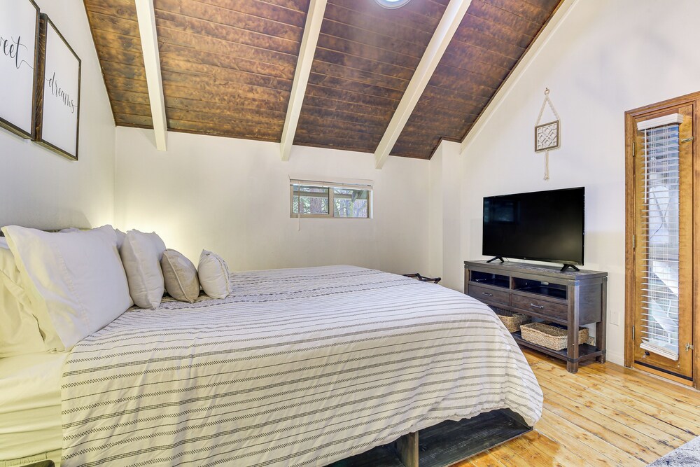 Family-friendly Lake Arrowhead Cabin w/ Game Room!