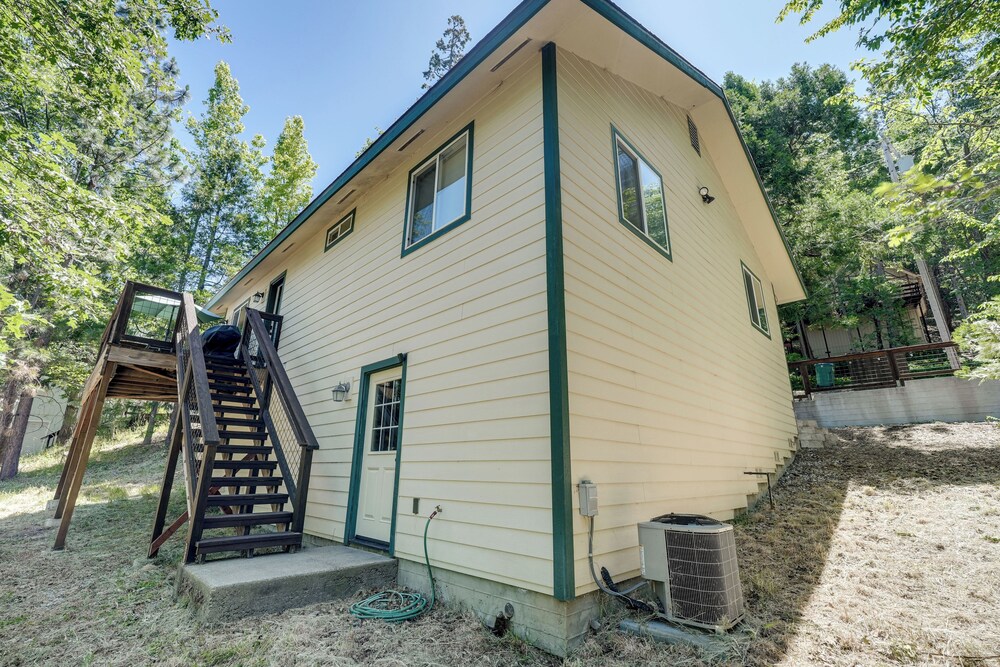 Walk to Dtwn: Charming Family Cabin in Twain Harte