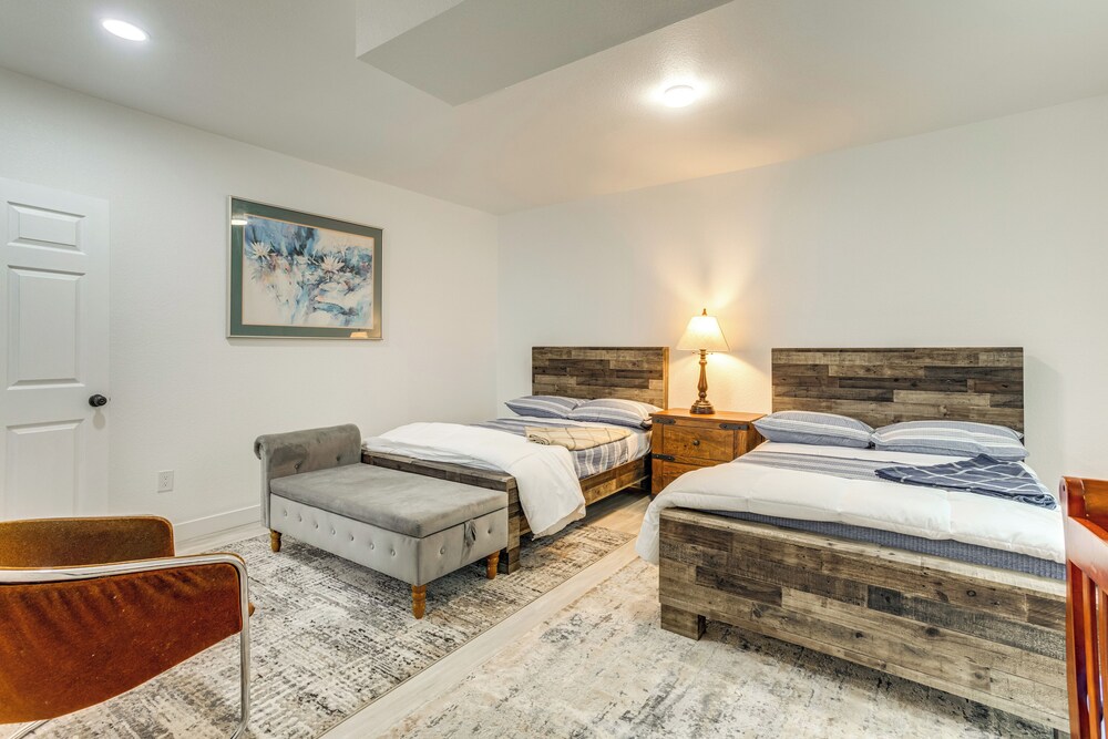 4 Mi to Gaylord Rockies: Modern Aurora Apartment