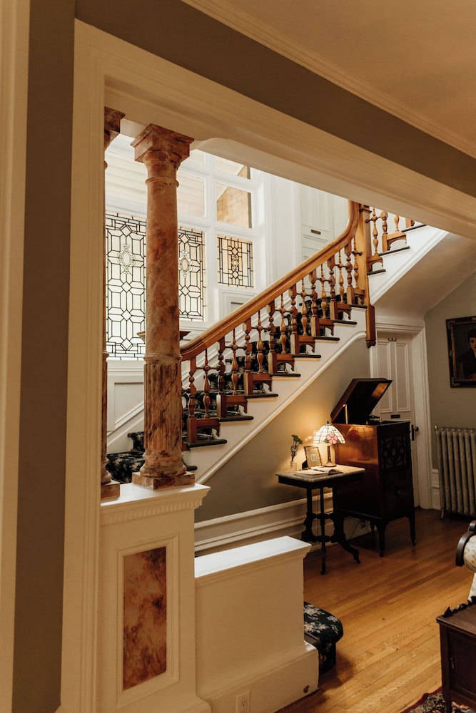 Ellerbeck Mansion Bed & Breakfast