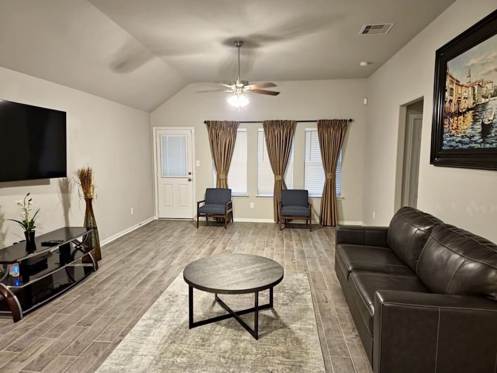 Serenity in Suburbia - Katy Tx