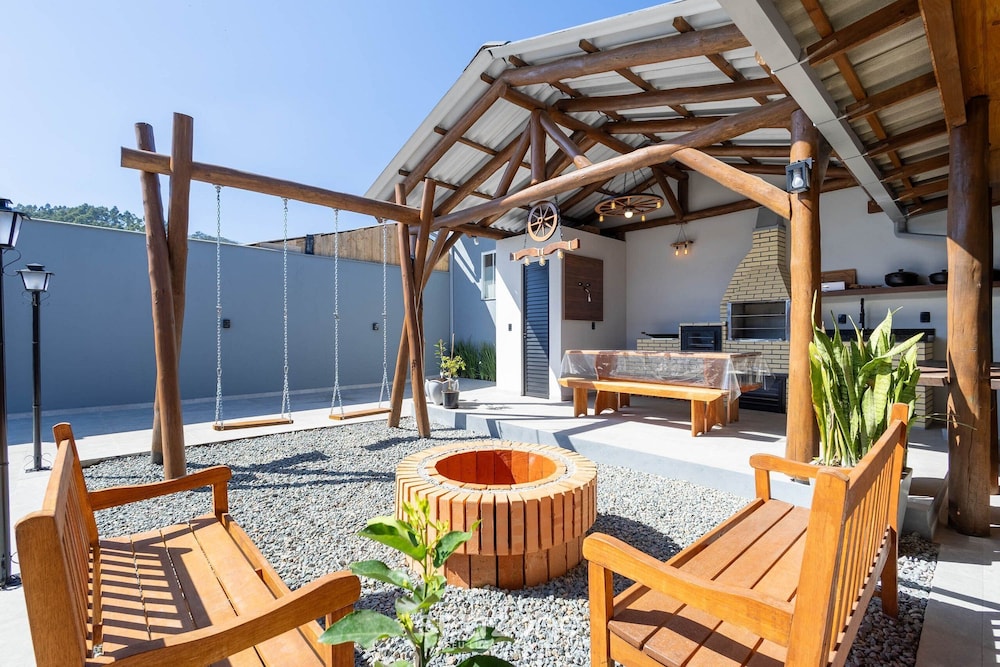 Comfortable and Sophisticated Accommodations Just Minutes From the Beach - VIL