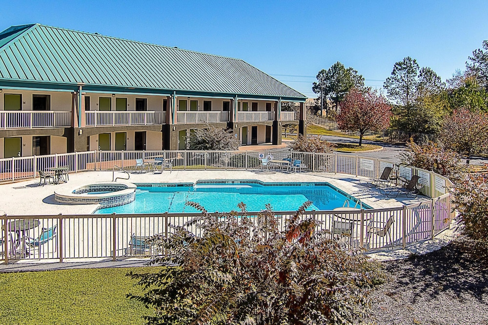 Americus Vacations - Econo Lodge - Property Image 11