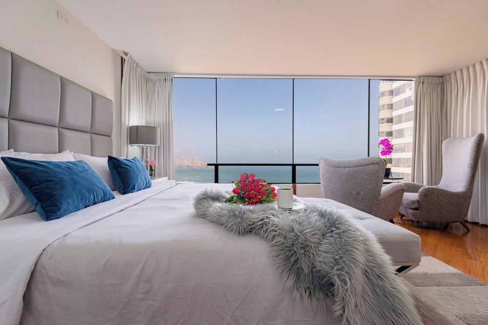 OceanFront Larcomar Apartments