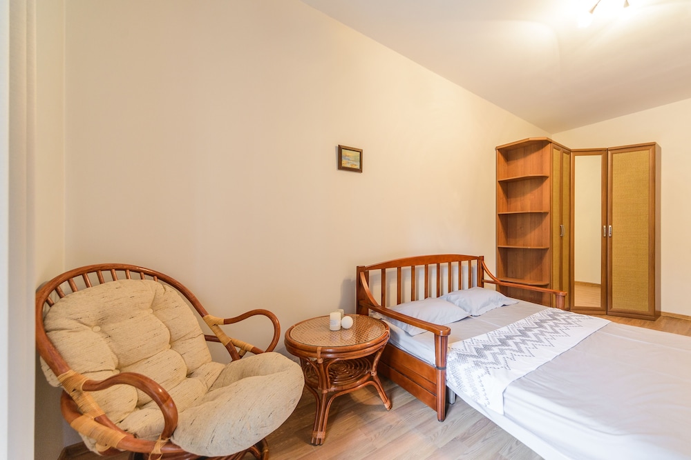 1-room apartments Kiev city center 43 view 5