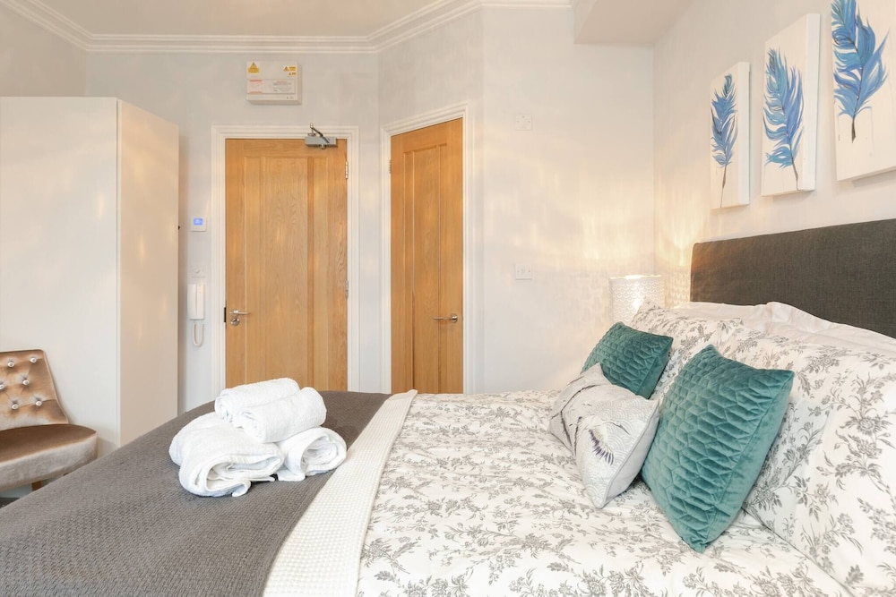 Room in Apartment - 12 Helena Luxury Serviced Apartment view 4
