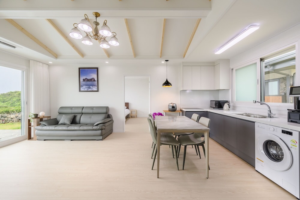Gimnyeong stonewall Private Pool Villa