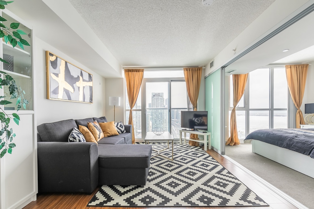 Royal Stays Condominiums - Downtown