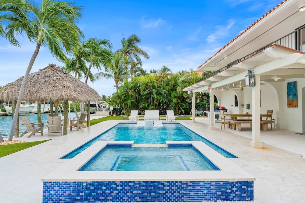 Deep Blue Waterfront Gem Pool Kayaks Dock
