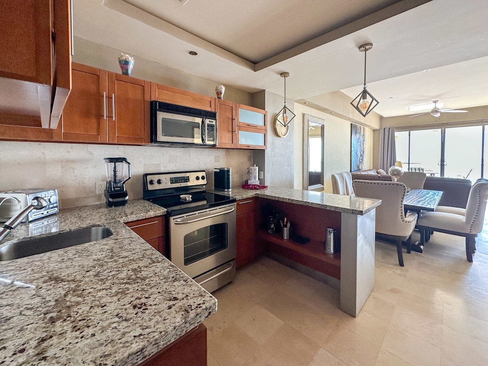 Renovated Beachfront Condo With Private Beach