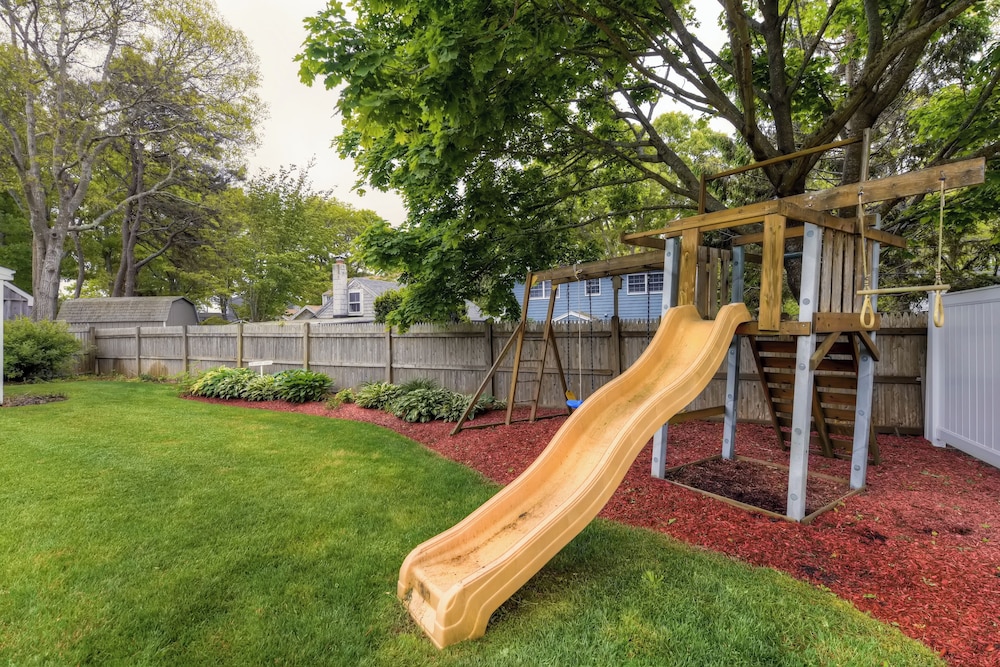 Charming East Falmouth Home: Walk to Private Beach