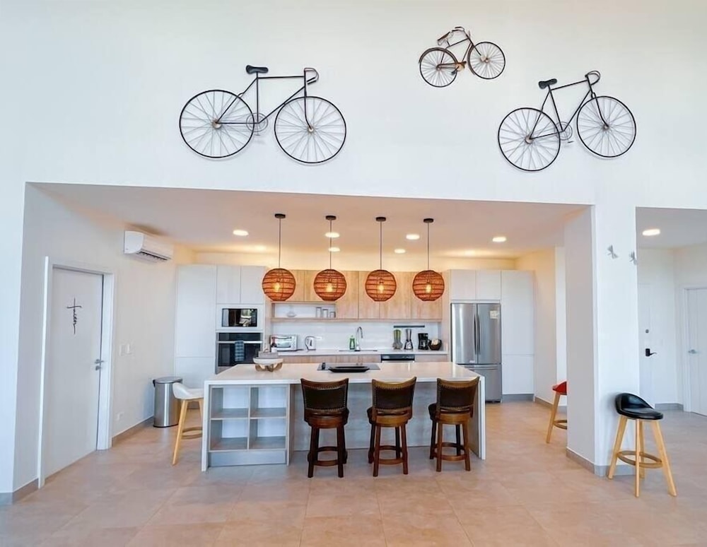 Elegant Oceanview Penthouse - Steps from Jaco Beach & Nightlife
