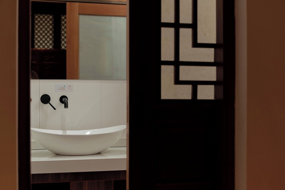 Shaxi Ancient Town Chang Le Li Chinese Courtyard Hotel