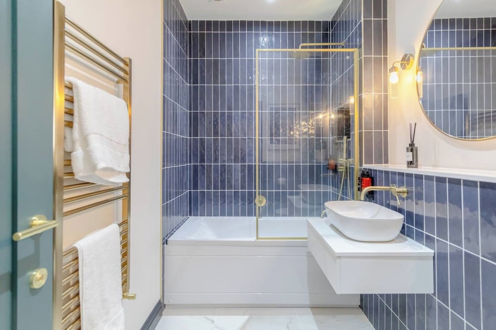 Contemporary Elegance - 2BD Flat, Clapham!