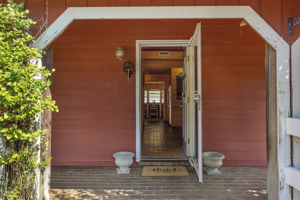 Pet-friendly 3BR Lake House Firepit + Pier