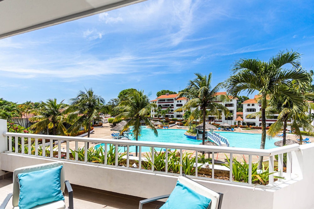 Serene Sosúa Retreat With the Biggest Pool in Sosua