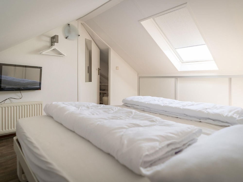 Well-kept Apartment, a Stone's Throw From the sea on Texel view 2