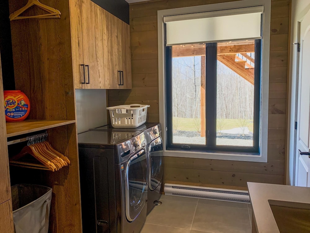 Black Bear - Luxury Mountain-top Villa With hot tub
