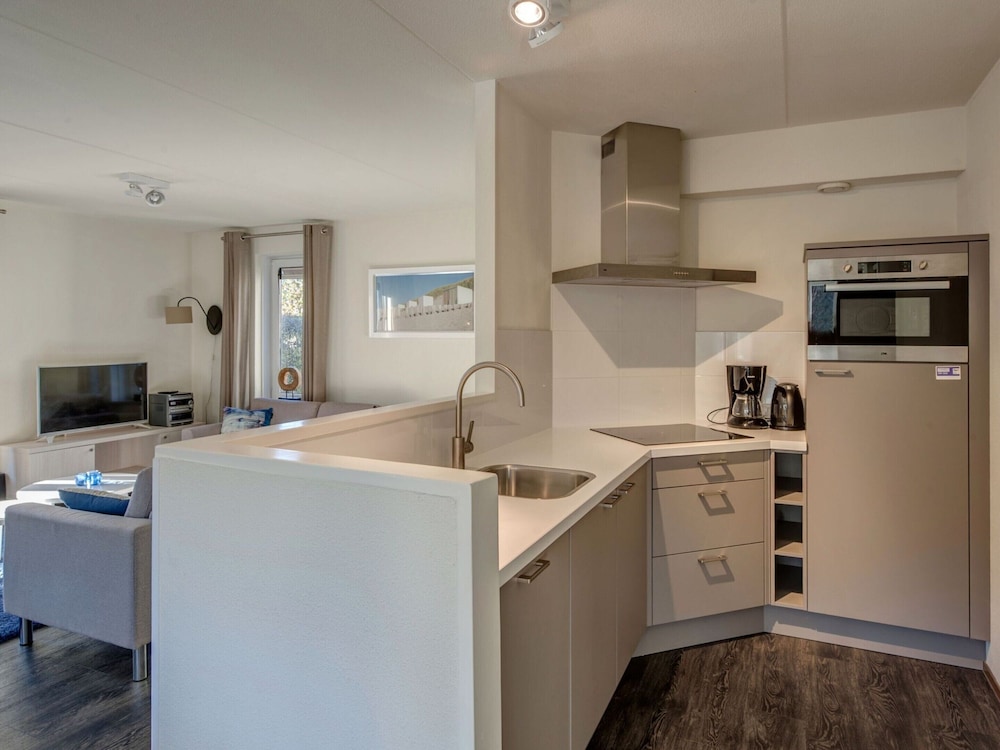 Villa Near North Sea Beach in De Banjaard view 3