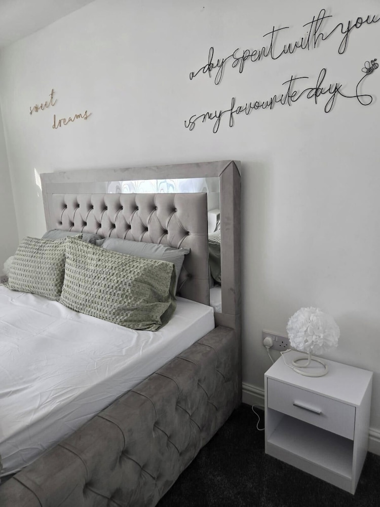 Glams Cozy City Apartment in Wolverhampton