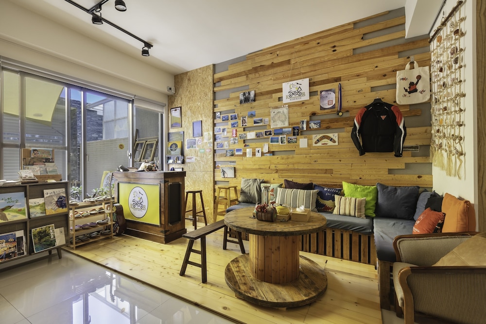 K&B Happy Hostel