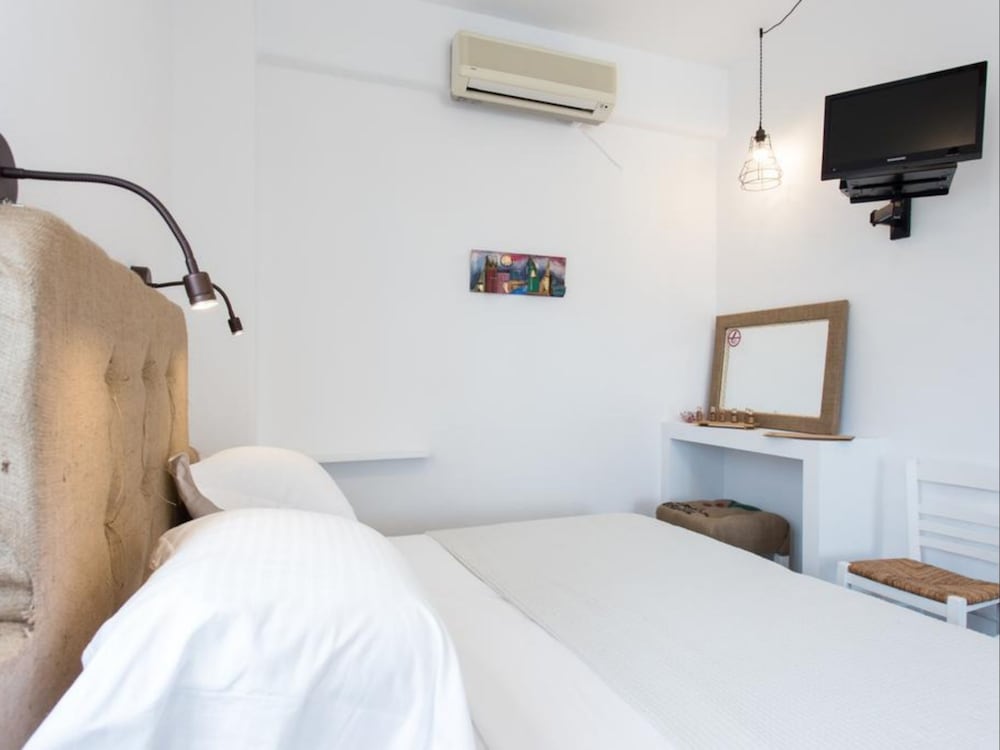 Evi Rooms