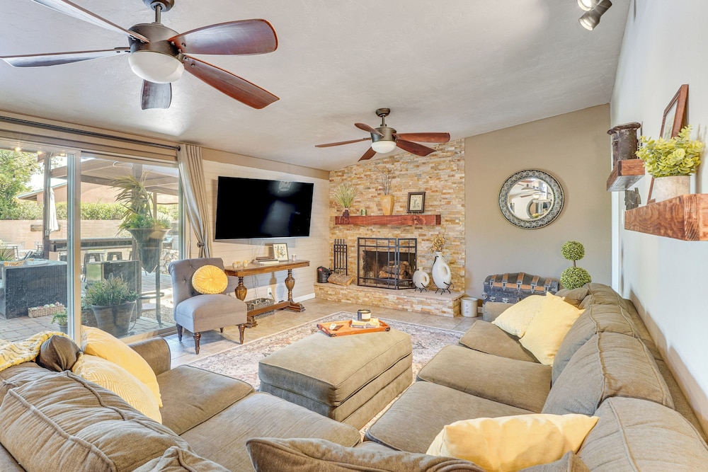 Dog-Friendly Getaway w/ Patio in Tucson!
