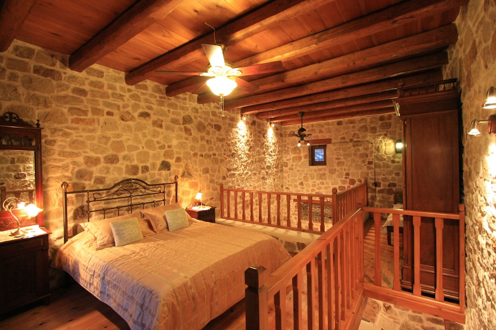 Lithos Traditional Houses
