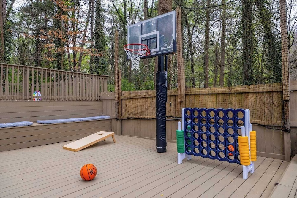 ATL Patio Paradise Pool Hottub Theater Gmrm B-ball