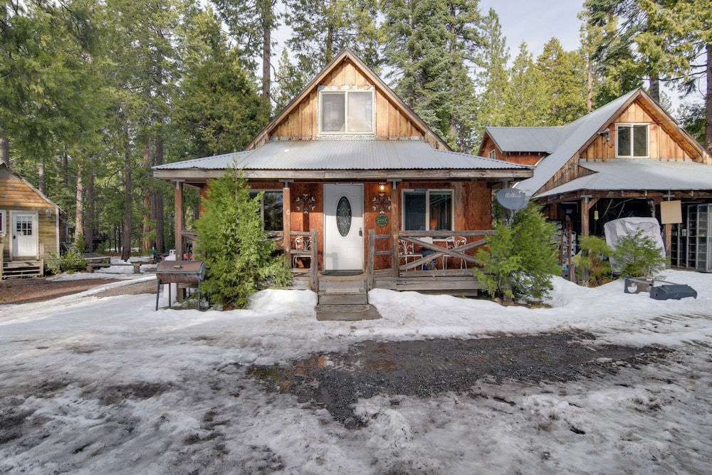 Fire Pit & Trails On-site: Butte Meadows Retreat!
