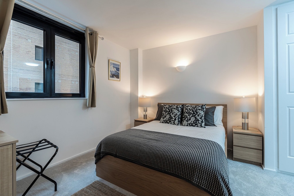 Duplex 2BR 2BA Flat Near Gloucester Rd Station